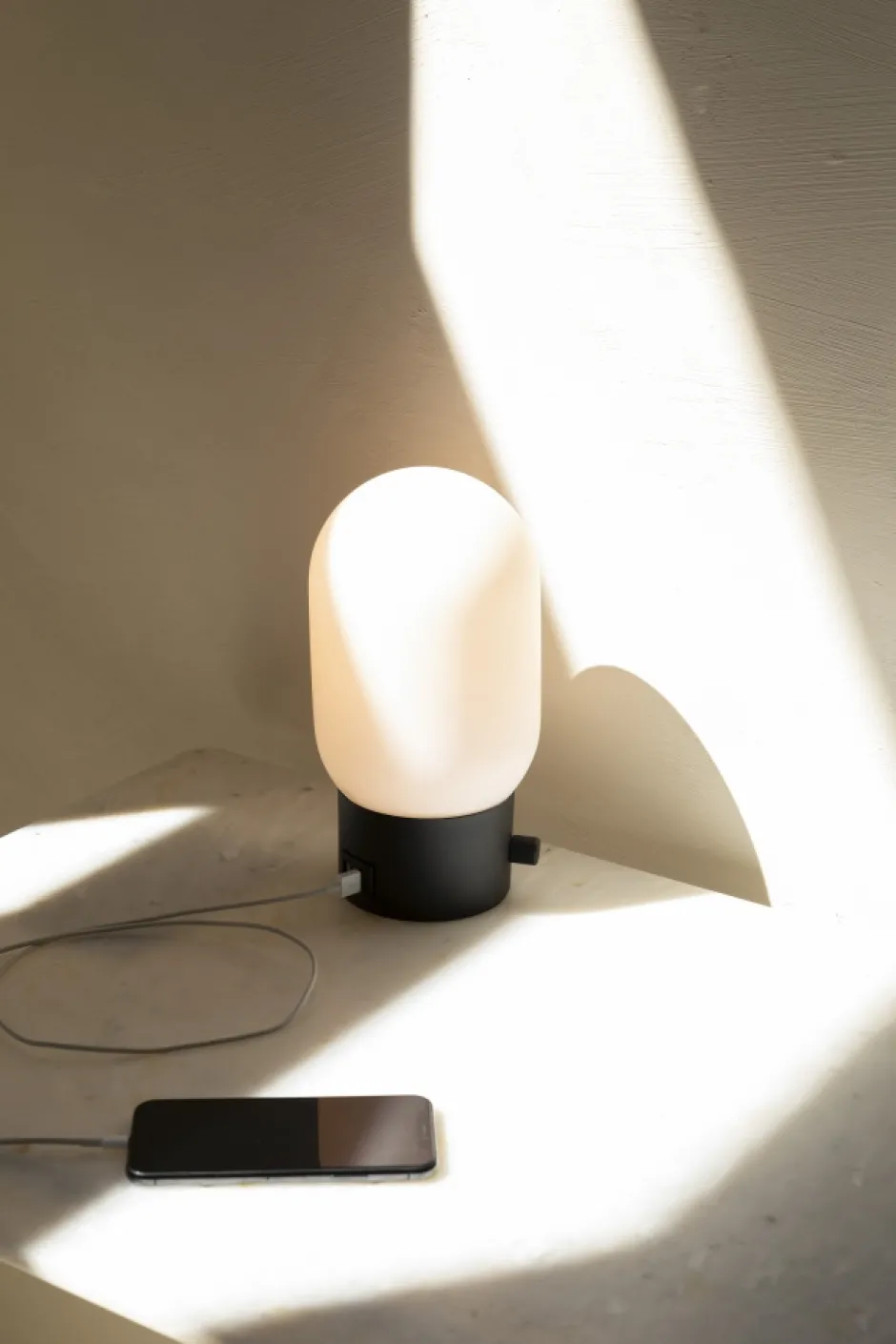 Arbetsrum|Bordslampor|Zuiver Bordslampa 'Urban Charger' - Guld