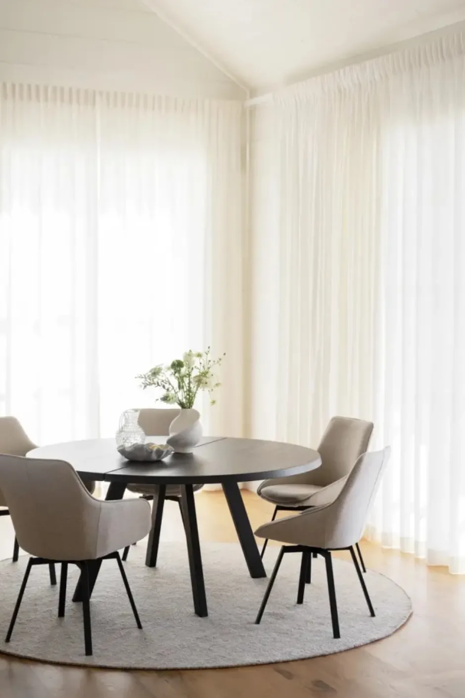 Stolar|Kök|Rowico Home Karmstol 'Alison' - Ljusbeige/svart