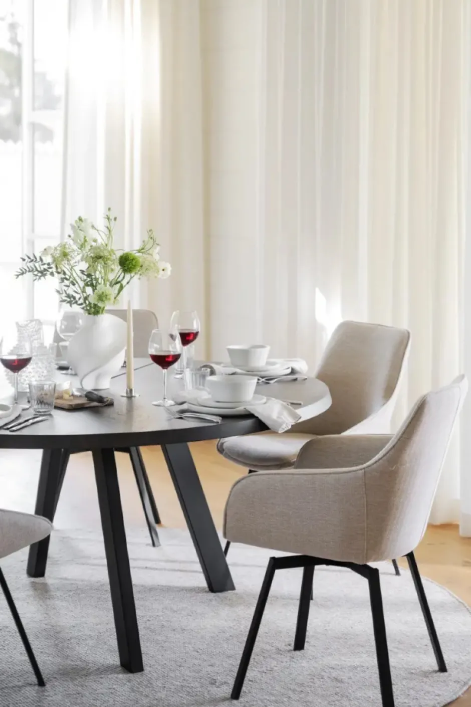 Stolar|Kök|Rowico Home Karmstol 'Alison' - Ljusbeige/svart