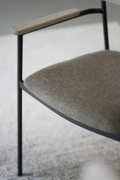 Stolar|Kök|Rowico Home Karmstol 'Maymont' - Vitpigmenterad
