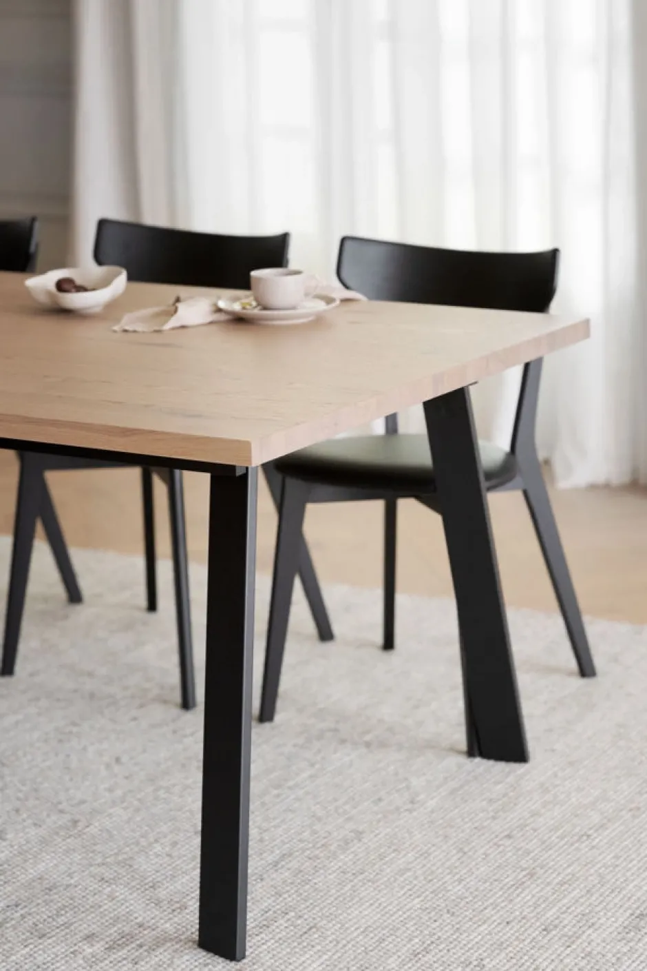 Matbord|Kök|Rowico Home Matbord 'Winnipeg' 200x100cm - Vitpigmenterad/ Svart