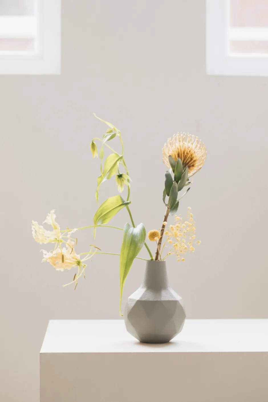 Vaser|Kök|Zuiver Vas 'Bloom' - Ivory
